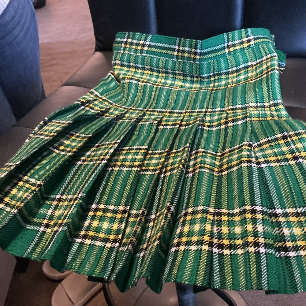 HMUR Uniform Green Plaid Waist 62cm -length 40cm Ages 7-9